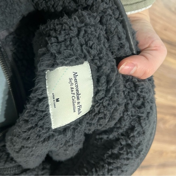 Abercrombie & Fitch Sherpa Half Zip Leather Trim Sweatshirt - Picture 11 of 11